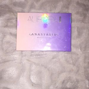 Brand new Anastasia Beverly Hills, Glow Kit.
